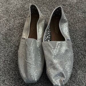 Women’s silver sparkle TOMS. Size 9. NWOT